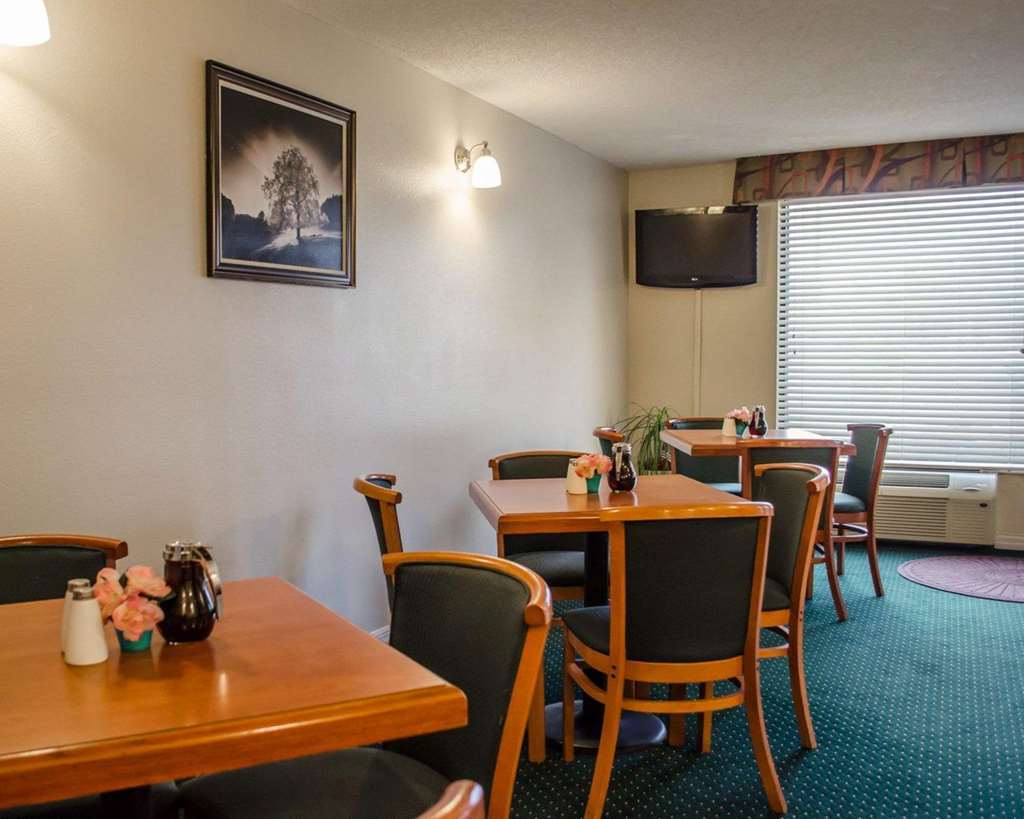 Quality Inn Near Manatee Springs State Park تشيفلاند المطعم الصورة